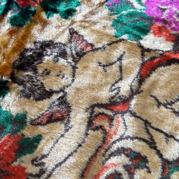 Vintage Mid Century Italian velvet wedding blanket, fringed, full size bed - Picture 5 of 10